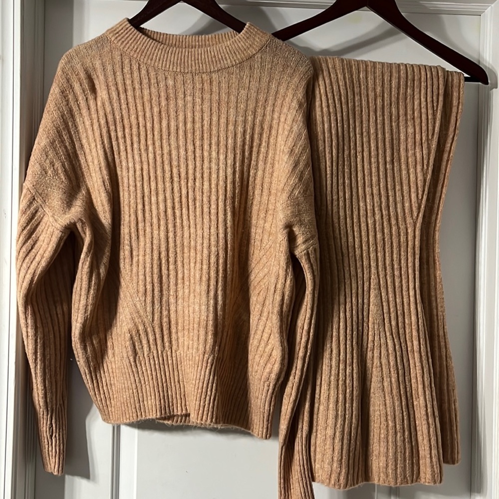 Matching sweater and pants set. Super comfy and stretchy